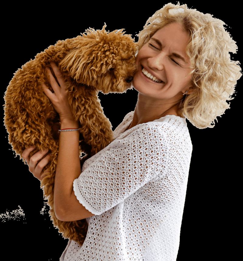 Zampa Gelato 100% natural — chica con su perro